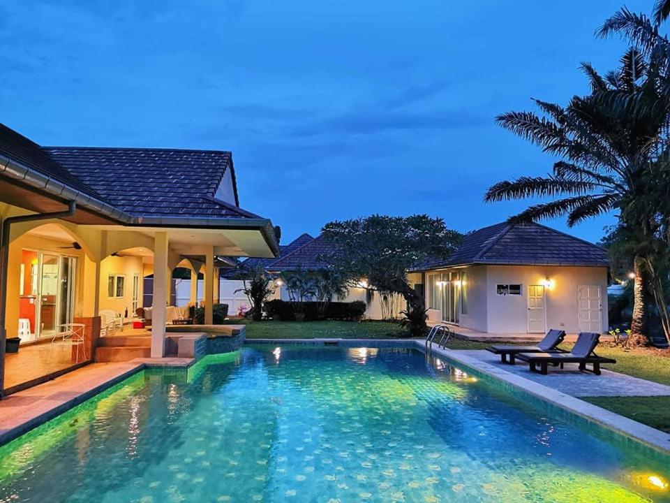 Px Pool Villa Pattaya Nong Prue Exterior foto